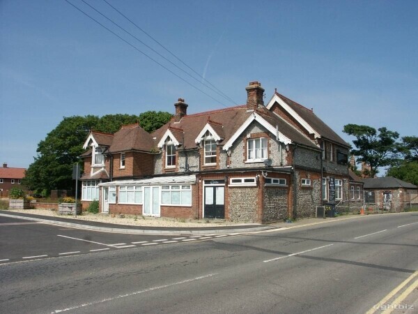 Former Pub In Norfolk Coastal Village with 6-Bed Private Accommodation Photo 1