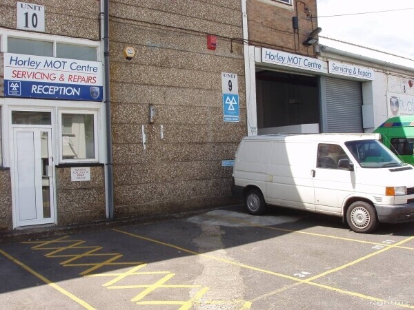 WELL ESTABLISHED MOT TESTING GARAGE NEAR TO HORLEY TOWN CENTRE, HORLEY TRAIN STATION AND GATWICK Photo 1