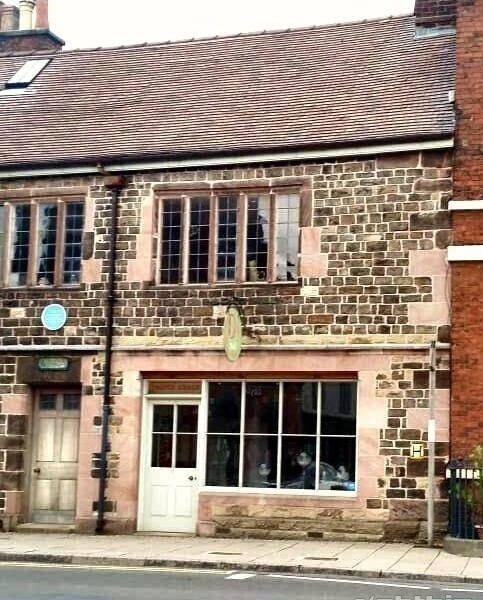 Established Nail Salon in a Prime Location with Potential Growth Photo 1