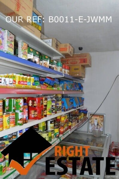 Established Double door spacious  prominent location off licence in Stratford Photo 1