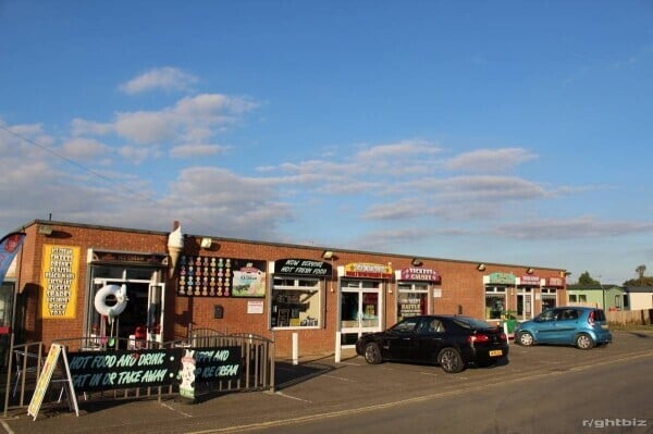 3 BUSINESSES IN 1 / AMUSEMENT ARCADE / CAFE and ICE CREAM PARLOUR / GIFT AREA  ONLY 1 IN RESORT Photo 1