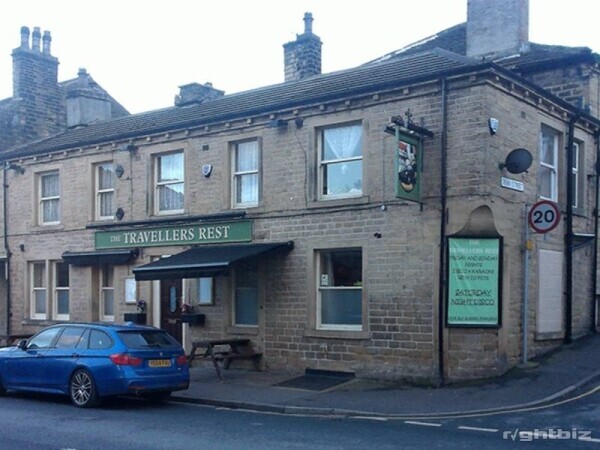 Attractive community pub with open plan layout Photo 1