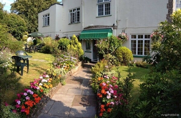 COASTAL GUESTHOUSE LIFESTYLE BUSINESS FOR SALE Photo 1