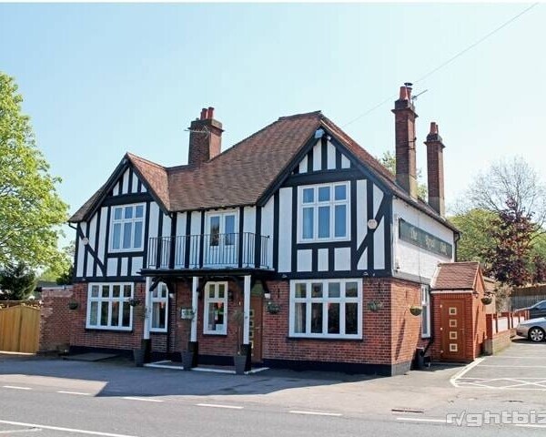 EAST SUSSEX - SUBSTANTIAL ROADSIDE PUB Photo 1