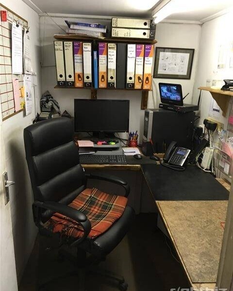 POPULAR WELL-ESTABLISHED GARAGE Photo 1