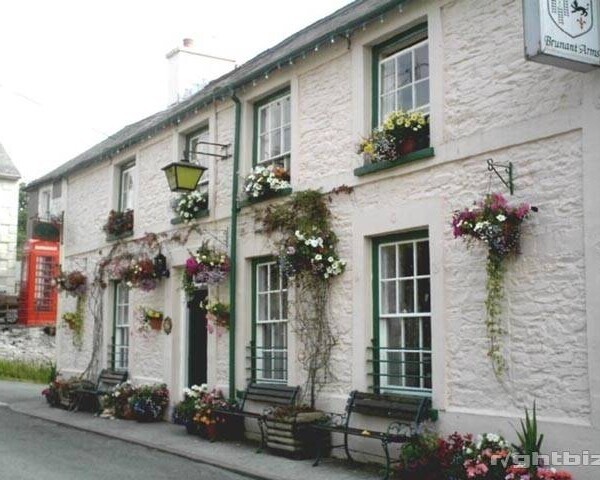 CARMARTHENSHIRE CHARACTER STONE VILLAGE INN Photo 1