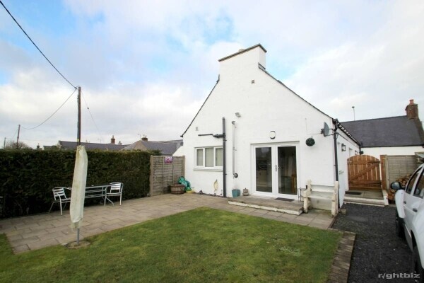 Village Store and Post Office with Owners Accommodation for Sale in Thornhill Photo 2