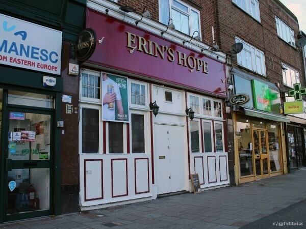 LONDON - POPULAR LIVE MUSIC & SPORTS BAR Photo 1