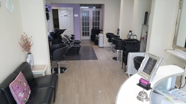 Thriving hair & nail salon on the outskirts of Chester. Beautifully furnished. Clients ready Photo 2