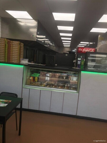 London Properties are pleased to offer to the market this well-established Indian takeaway with 3-be Photo 1