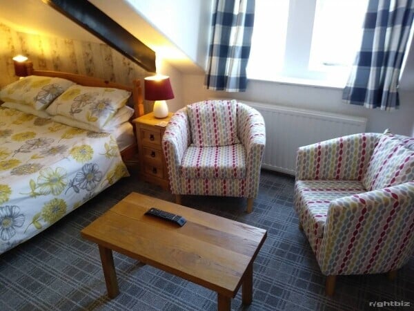 B&B Tenby, Pembrokeshire. 5 en-suite guest rooms. Owners accommodation with potential art studio. Photo 2