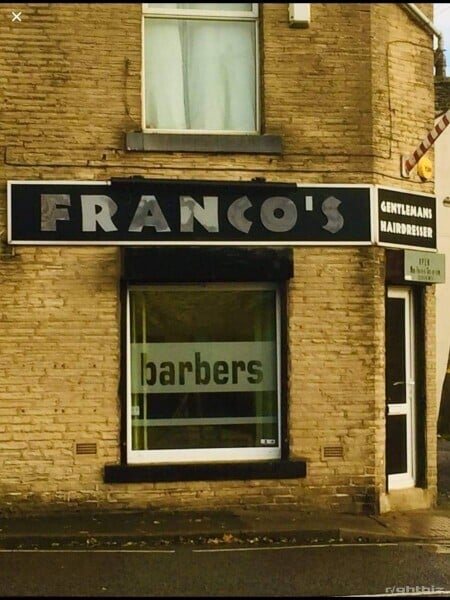 Barbers/Gentleman’s Hair Salon with Excellent Potential for Expansion and 1st Floor Accommodation Photo 1