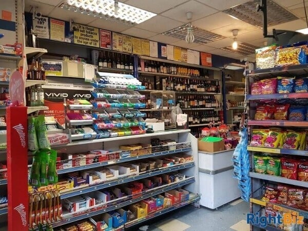 Popular Convenience store/off licence set in Fulham Broadway Photo 1