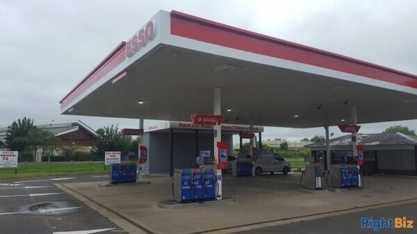 Hand car wash for rent in a large ESSO filling station next to a busy road & a large Pound stretcher Photo 1