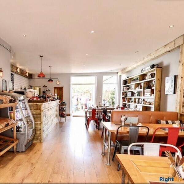 Busy trendy cafe/coffee shop for sale on High Street. Popular spot with garden and regular customers Photo 1