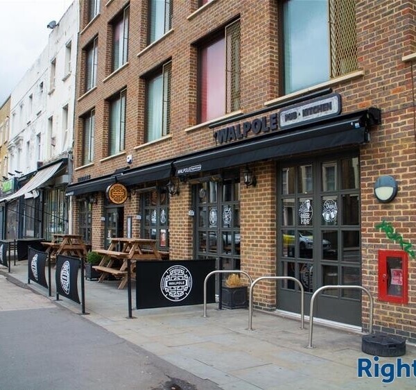 LONDON - PUB BY STATION & UNIVERSITY Photo 1