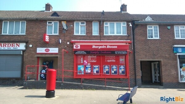Mains model Post Office in the centre of a busy precinct Photo 1