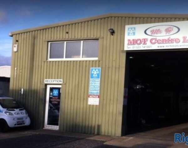 REPUTABLE, IDEALLY LOCATED MOT AND REPAIR CENTRE Photo 1
