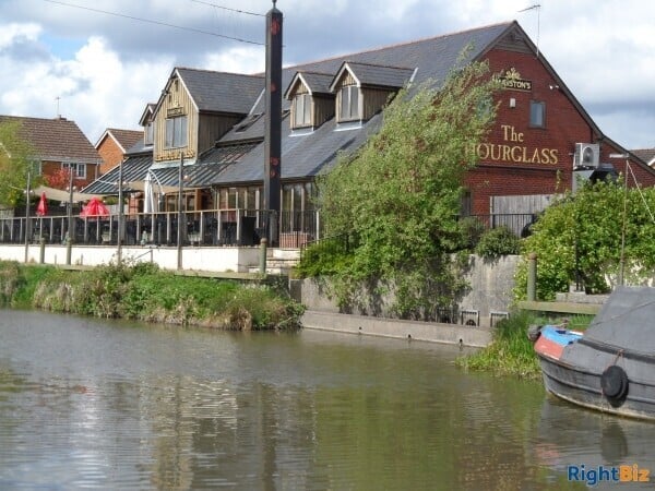 Wiltshire Canal Side Public House Photo 1