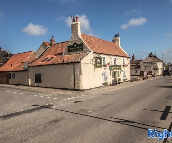 Public House & Holiday Accommodation in Lincolnshire Photo 1