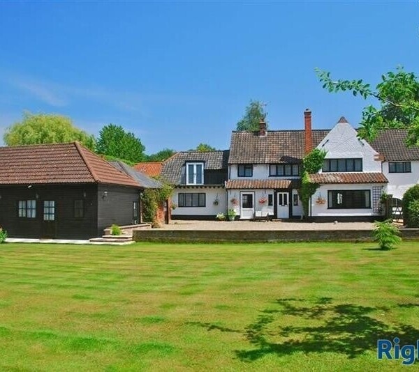 9 Bedroom House 7 Ensuite Rooms Heated Swimming Pool Large Garden Riverside Property Reception Rooms Photo 1