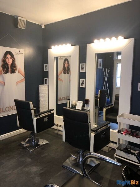 Hair Salon for sale/quick sale needed due to going on maternity Photo 1