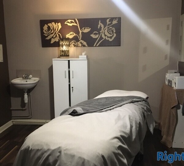 Established Beauty Salon in prime location Photo 2
