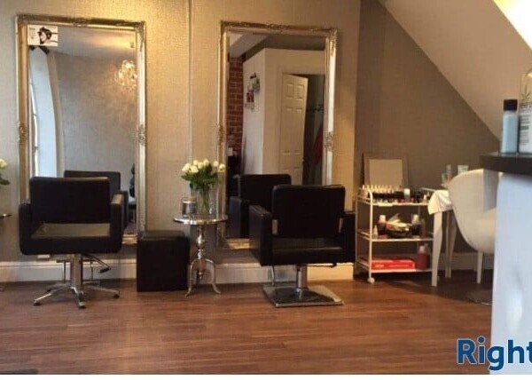 Hair/beauty/tanning salon high street location, customer parking, established. Photo 1
