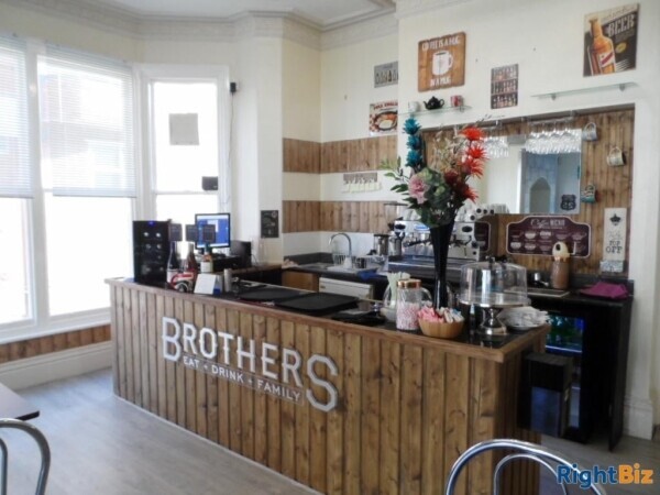Caffè shop for sale in a posh, central area in Lytham St Annes Photo 1