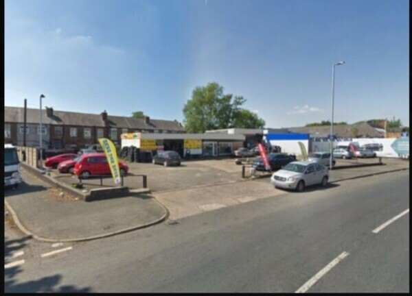 Hand Car Wash Valeting Business,Tyre shop and MOT Mechanic included in a prime location. Photo 1