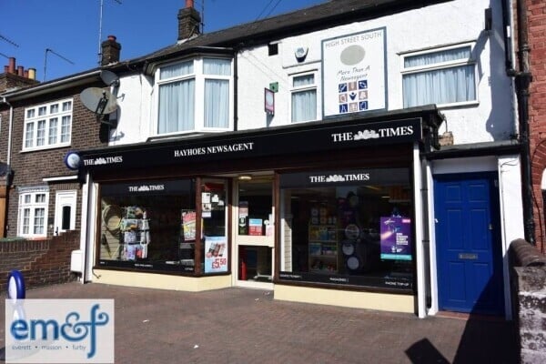 Freehold Newsagents with Accommodation: Dunstable Photo 1