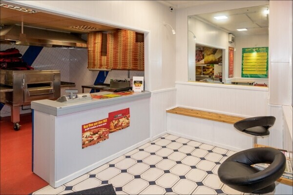 Lock-Up Pizza Takeaway in affluent New Forest Town, Hampshire Photo 1