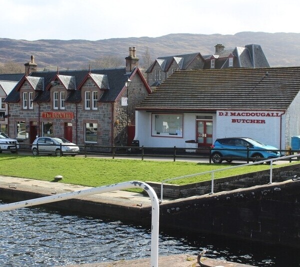 Class 3 Hot Food Takeaway / Cafe in Excellent Canalside Location for Lease Photo 1