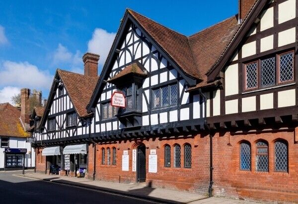 Opportunity to acquire a well-established Antiques Centre in historic West Sussex town Photo 1