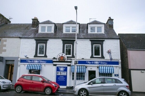 A stunning opportunity to acquire restaurant in an affluent village in central Scotland Photo 1