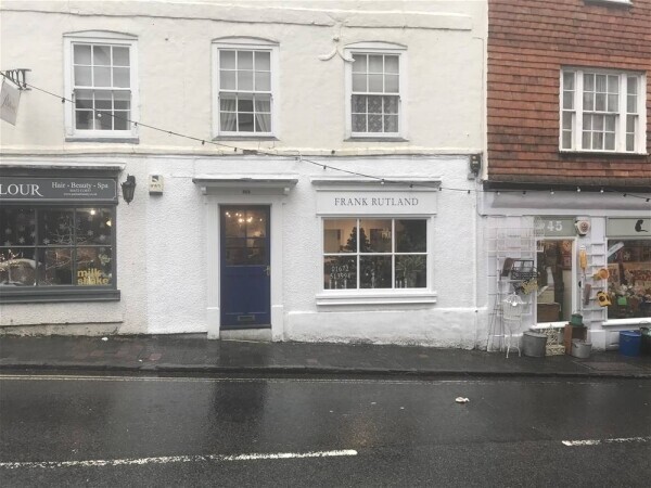 HIGH CLASS UNISEX HAIR SALON IN MARLBOROUGH TOWN CENTRE Photo 1