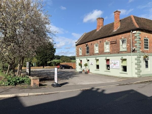 STUNNING FINE DINING ITALIAN RESTAURANT & BAR WITH FAMILY APARTMENT NEAR NEWARK STUNNING FINE DINING ITALIAN RESTAURANT & BAR WITH FAMILY APARTMENT NEAR NEWARK