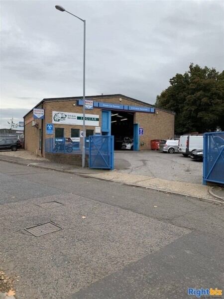 THRIVING MOT TESTING & REPAIRS CENTRE IN BEDFORDSHIRE Photo 1