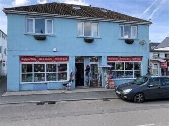 VIRTUALLY FREEHOLD GIFTS/SOUVENIRS/BEACH GOODS & GROCERIES EMPORIUM IN SAUNDERSFOOT