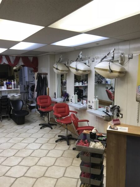STYLISH UNISEX HAIR SALON IN GLASGOW SUBURB STYLISH UNISEX HAIR SALON IN GLASGOW SUBURB