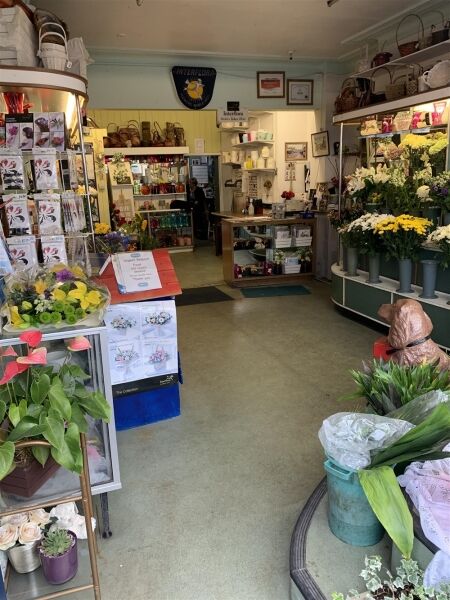 OLD ESTABLISHED INTERFLORA FLORIST IN CAERPHILLY TOWN CENTRE OLD ESTABLISHED INTERFLORA FLORIST IN CAERPHILLY TOWN CENTRE
