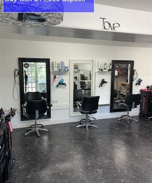 STYLISH UNISEX HAIR SALON IN NEWTON STEWART