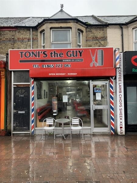 STYLISH GENTLEMENS HAIR SALON IN OXFORD SUBURB STYLISH GENTLEMENS HAIR SALON IN OXFORD SUBURB