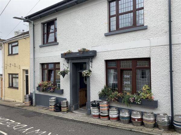 CHARMING PUBLIC HOUSE WITH FAMILY HOME IN THE MUMBLES CHARMING PUBLIC HOUSE WITH FAMILY HOME IN THE MUMBLES
