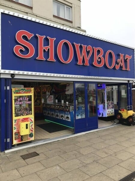 FREEHOLD AMUSEMENT ARCADE WITH STYLISH PRIVATE APARTMENT ON GREAT YARMOUTH SEAFRONT Photo 1