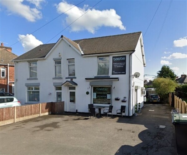 FREEHOLD SANDWICH BAR WITH PRIVATE APARTMENT IN KIRKBY IN ASHFIELD Photo 1