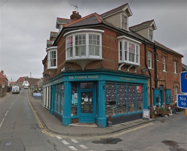 FREEHOLD SEASIDE COFFEE SHOP & DAYTIME RESTAURANT WITH SPACIOUS APARTMENT ON THE NORFOLK COAST