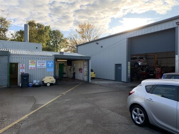 IMPRESSIVE FREEHOLD ACCIDENT REPAIRS & MOT TESTING CENTRE IN JARROW
