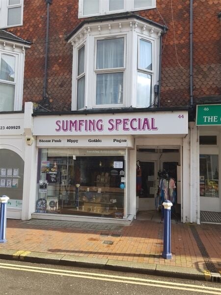 UNIQUE RETRO CLOTHING & GIFTS EMPORIUM IN EASTBOURNE UNIQUE RETRO CLOTHING & GIFTS EMPORIUM IN EASTBOURNE