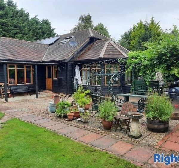 Caravan and Campsite/Development Opportunity - Hertfordshire Photo 1